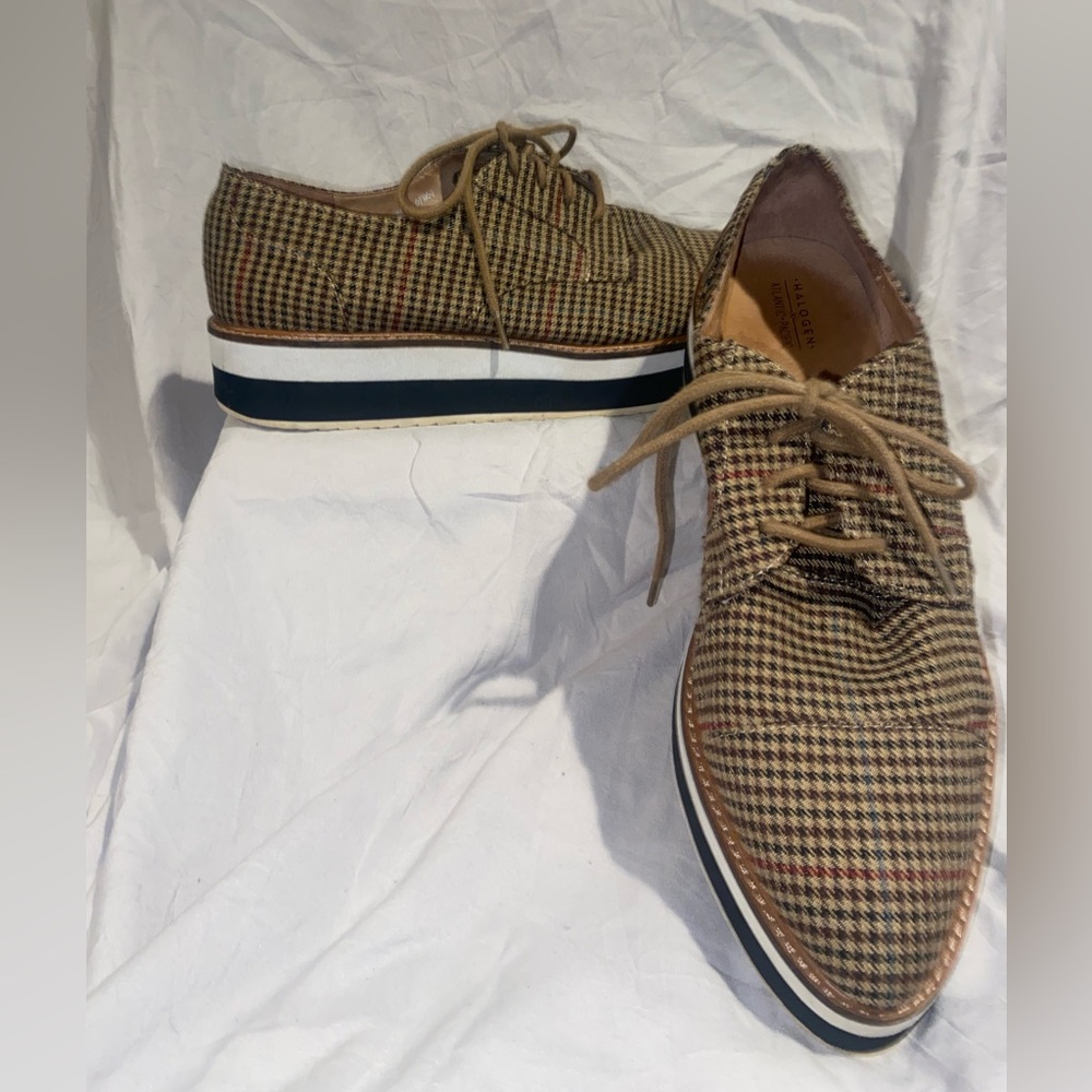 Halogen X Atlantic Pacific Women’s Tan Plaid Oxfords